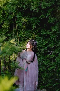 YiTuYu Art Language Vol.6775: Xiao Qi Featured in an Elegant and Artistic Fashion Portrait Series - image 4