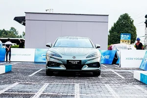 BYD Denza Z9GT Spotted in Vietnam: A New Era for Electric Luxury Supercars - image 4