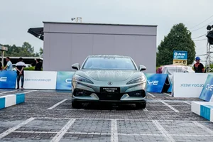 BYD Denza Z9GT Spotted in Vietnam: A New Era for Electric Luxury Supercars - image 3