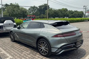 BYD Denza Z9GT Spotted in Vietnam: A New Era for Electric Luxury Supercars - image 7