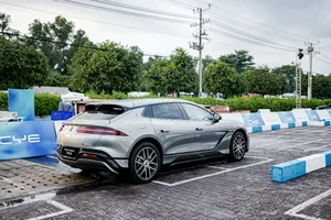 BYD Denza Z9GT Spotted in Vietnam: A New Era for Electric Luxury Supercars - image 2