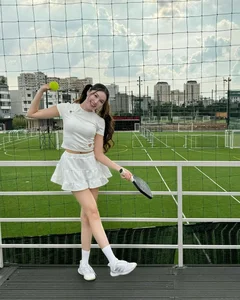 Vietnamese Celebs Slay the Pickleball Court in Trendy Athletic Wear - image 2