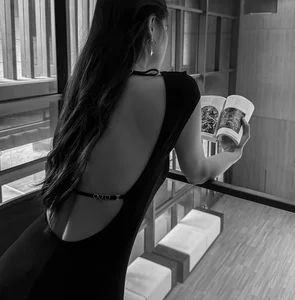 Elegant Backless Fashion Trends: A Stunning Gallery of Sophisticated and Bold Summer Styles - image 11