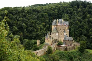 8 Most Beautiful Castles in Europe: A Fairytale Travel Guide for History Lovers - image 1