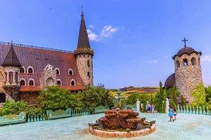 8 Most Beautiful Castles in Europe: A Fairytale Travel Guide for History Lovers - image 5
