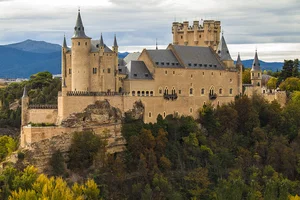8 Most Beautiful Castles in Europe: A Fairytale Travel Guide for History Lovers - image 4