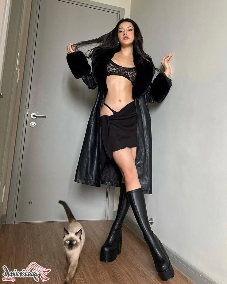 Chi Pu’s Summer Style: A Collection of Stunning Bikini and High-Fashion Photography