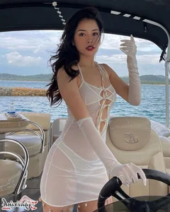 Chi Pu’s Summer Style: A Collection of Stunning Bikini and High-Fashion Photography - image 13