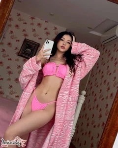 Chi Pu’s Summer Style: A Collection of Stunning Bikini and High-Fashion Photography - image 9