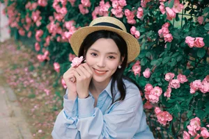 YiTuYu Art Language Vol.7055 Featuring Xiao Meng: Elegant Portrait Photography Collection - image 0