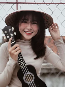 The Stunning Beauty of Vo Nhat Linh: Phan Van Duc’s Wife and Their Lavish Lifestyle - image 2