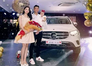 The Stunning Beauty of Vo Nhat Linh: Phan Van Duc’s Wife and Their Lavish Lifestyle - image 12
