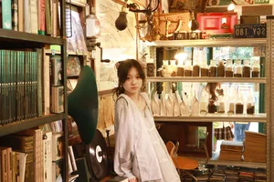 YiTuYu Art Language Vol.10294: Elegant Portraits Featuring Xue Xue 2233 Photobook - image 8