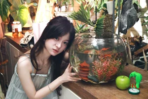 YiTuYu Art Language Vol.10294: Elegant Portraits Featuring Xue Xue 2233 Photobook - image 7