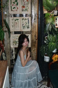 YiTuYu Art Language Vol.10294: Elegant Portraits Featuring Xue Xue 2233 Photobook - image 15