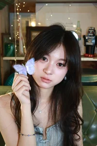 YiTuYu Art Language Vol.10294: Elegant Portraits Featuring Xue Xue 2233 Photobook - image 6