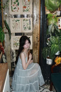 YiTuYu Art Language Vol.10294: Elegant Portraits Featuring Xue Xue 2233 Photobook - image 1