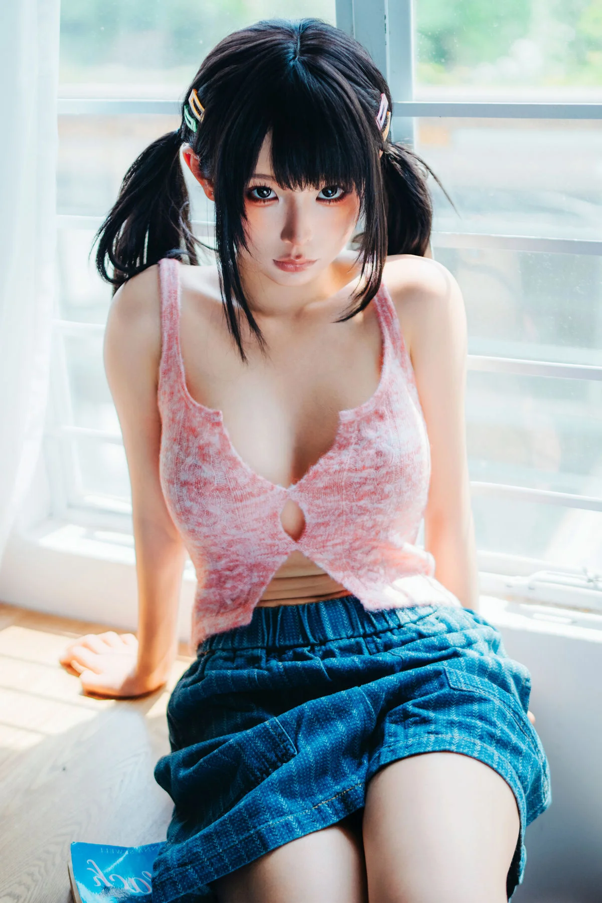 Coser Chunmomo's Dreamy Selfie Moments Part02: Captivating Beauty by the Window