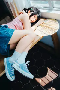 Coser Chunmomo's Dreamy Selfie Moments Part02: Captivating Beauty by the Window - image 20