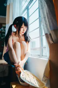 Coser Chunmomo's Dreamy Selfie Moments Part02: Captivating Beauty by the Window - image 12
