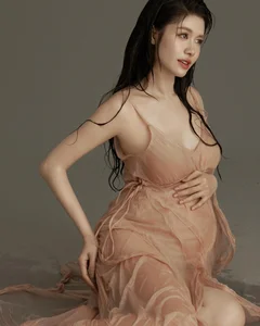 Celebrity Maternity Style: Thuy Anh and Phuong Oanh Redefine Pregnancy Fashion and Confidence - image 3