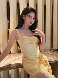 Truong Quynh Anh Captivates Fans with Stunning Visuals: A Deep Dive into Her Radiant Style and Career - image 0
