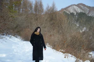 Captivating Visuals from YiTuYu Art Language Vol.10378 Featuring Shuang Shuang - image 3