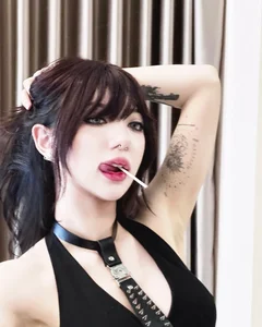 Thai Influencer Goes Viral with Elegant Vietnamese Ao Dai Photoshoot - image 2