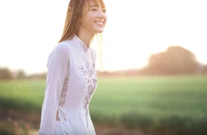 Thai Influencer Goes Viral with Elegant Vietnamese Ao Dai Photoshoot - image 7