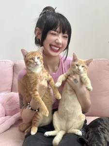 Thai Influencer Goes Viral with Elegant Vietnamese Ao Dai Photoshoot - image 4