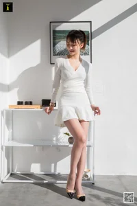 IESS Monochrome Rhythm: Qiu Qiu’s Black, White, and Grey Elegance - image 9