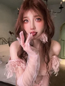 Artistic Angelic Cosplay: A Xun Kaori in the Ethereal Grown Feathers Photo Series – 87P 6V Digital Collection - image 2