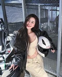 Hot Girl Võ Ngọc Trân Sets the Go Kart Track Ablaze with Her Dynamic and Sporty Style - image 5