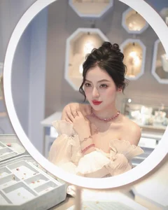 Tran Thanh Tam Shows Off Edgy Style in Post-Birthday Photo Shoot - image 3