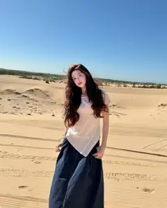 Karty Chang: Dien Bien Hot Girl Shines Bright Amidst Desert Dunes - image 7