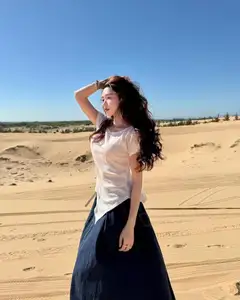Karty Chang: Dien Bien Hot Girl Shines Bright Amidst Desert Dunes - image 1