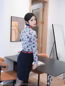 XiuRen No.10579 Liu Li WW: Alluring Secretary with Long Legs and Black Stockings in Office - image 9