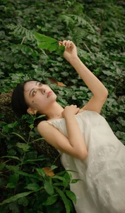 Elegant Photography Collection: YiTuYu Art Language Vol.7748 Featuring Shi Ang Yang Ya - image 1