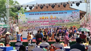 Discover the Vibrant Bun Huot Nam Water Festival of the Lao People in Dien Bien - image 14