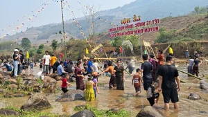 Discover the Vibrant Bun Huot Nam Water Festival of the Lao People in Dien Bien - image 6