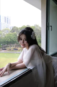 The Art of the Summer Photo Dump: Exploring Coastal Elegance with Saigon’s Leading Influencer - image 7