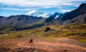 Exploring the Vibrant Rainbow Mountain: A Visual Journey in Peru - image 8
