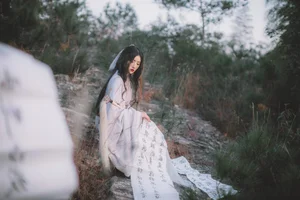 Modern Visual Artistry: YiTuYu Art Language Vol.4948 Dang Chu Jiao Ren Jia Xiao Tian Tian - image 6