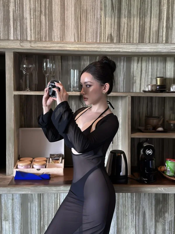 The Radiant Beauty of the Mountain Town Influencer and Her Fashion Evolution