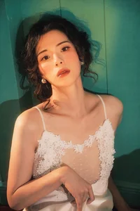 Cinematic Muse: The Timeless Elegance of Yi Zhi Qian Qian - image 0