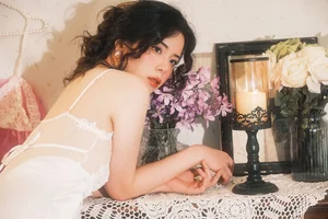 Cinematic Muse: The Timeless Elegance of Yi Zhi Qian Qian - image 9