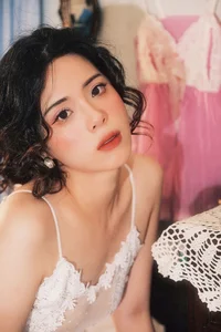 Cinematic Muse: The Timeless Elegance of Yi Zhi Qian Qian - image 22