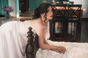 Cinematic Muse: The Timeless Elegance of Yi Zhi Qian Qian - image 13
