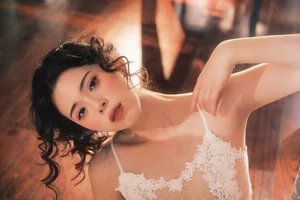Cinematic Muse: The Timeless Elegance of Yi Zhi Qian Qian - image 6