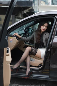 IESS Gallery Featuring Model Xiao Bao: The Elegant Half-Tube Stocking Collection - image 14